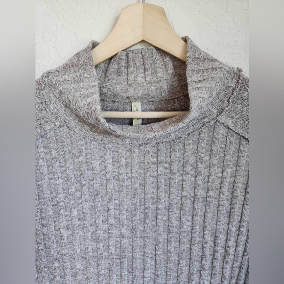 Free People Waffle Knit Long Sleeve Mock Neck size medium - Picture 4 of 8